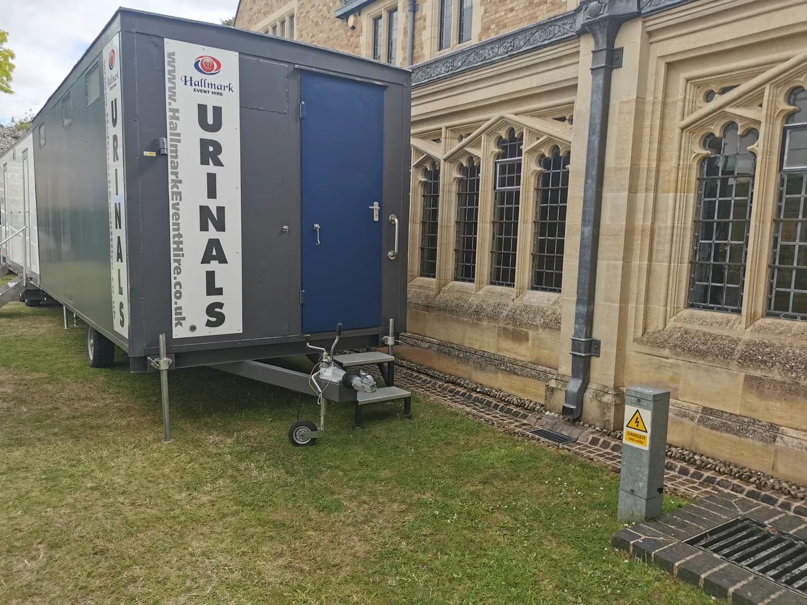 Six, 12 and 16-man urinal facilities for festival and event toilet hire